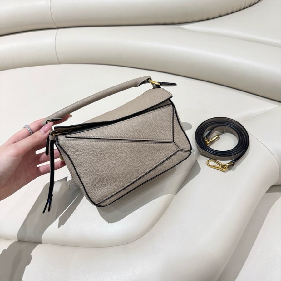 99新Loewe羅意威 幾何包 沙色puzzle mini-6