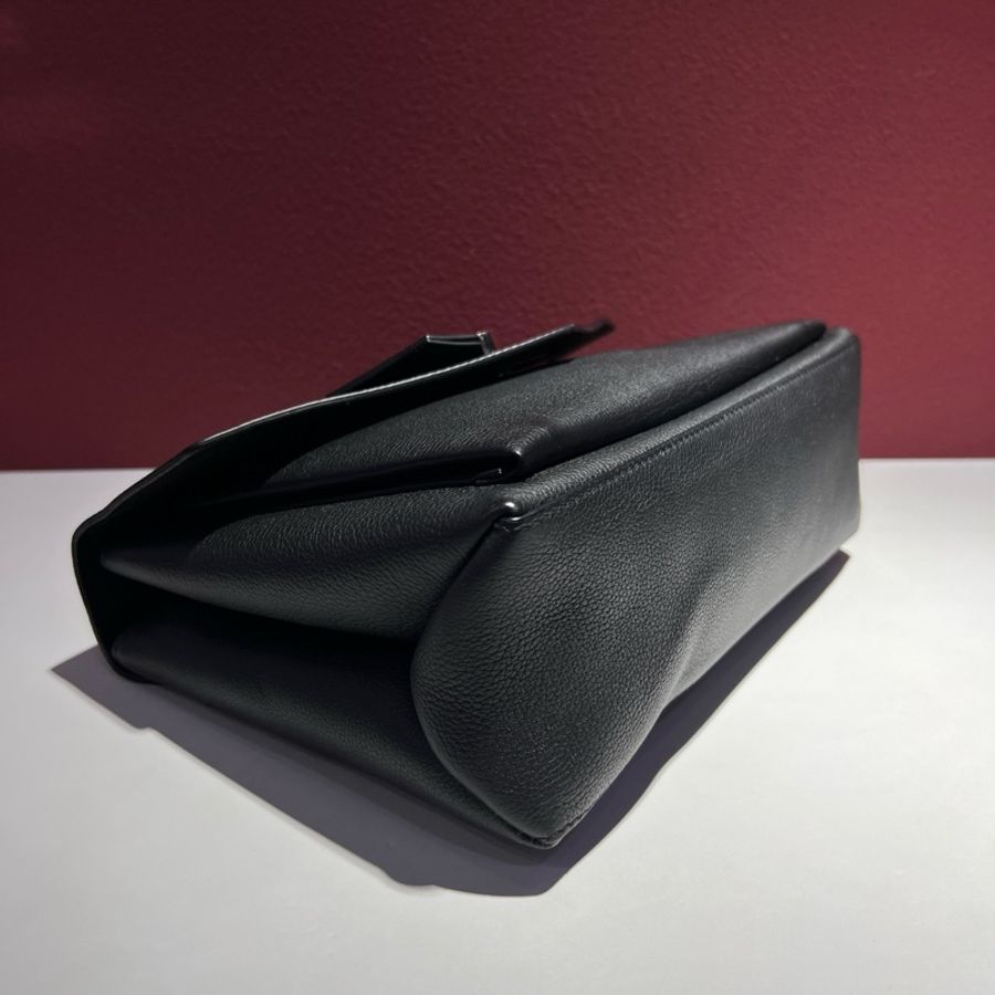 路易威登/Louis Vuitton Lock me系列 銀扣 荔枝紋 黑色斜挎包 手提包 尺寸：27*9*20 cm-5
