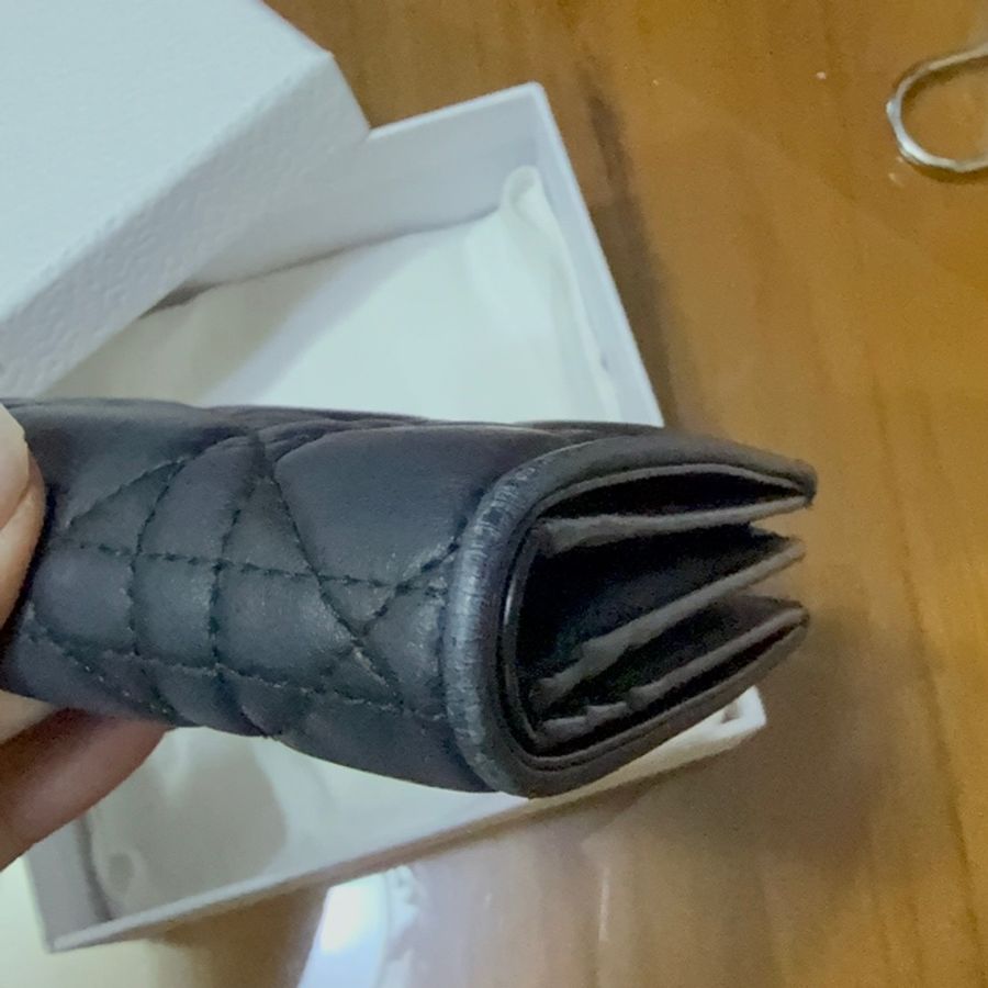 🩶全配 DIOR 經典Lady Dior系列藤格紋圖案小羊皮暗釦短夾(黑色)-19