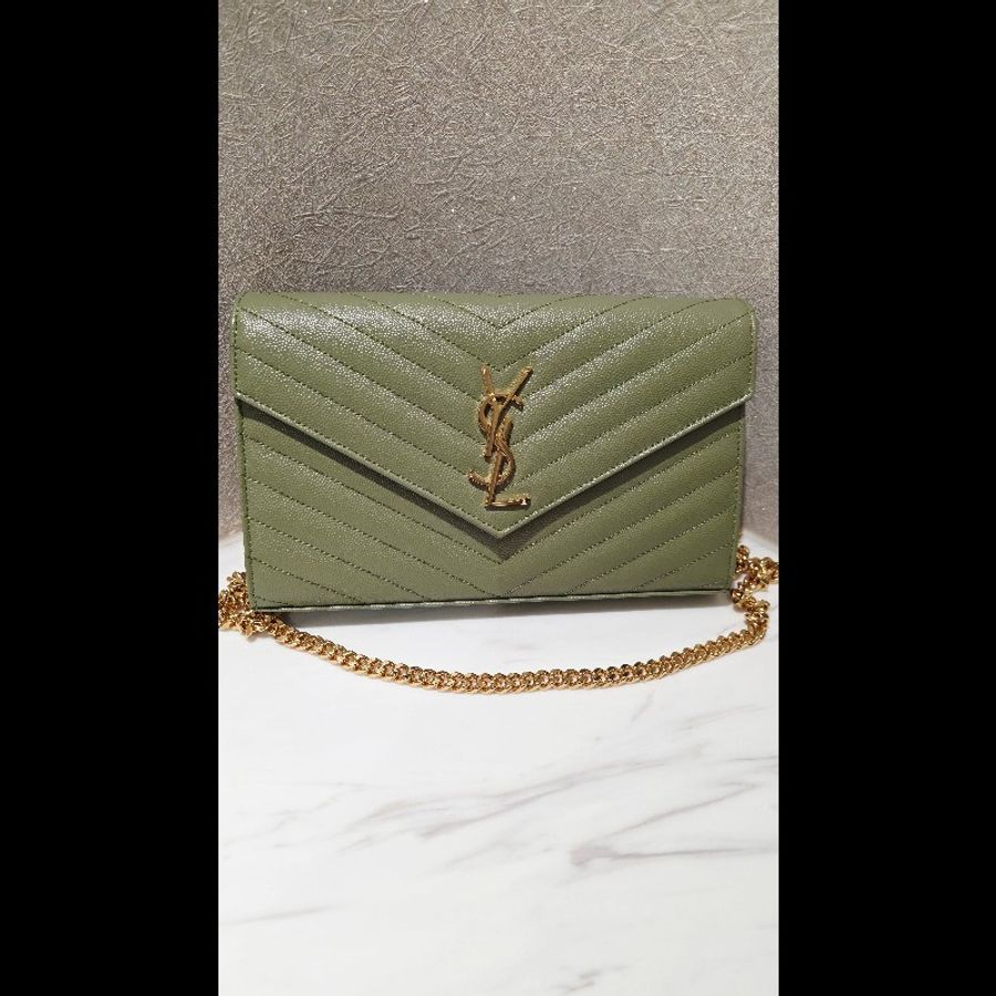 YSL V字縫線魚子醬牛皮金LOGO斜肩/橄欖綠-1