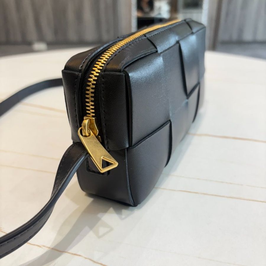 *SHIHNA名牌精品* BOTTEGA VENETA Mini Cassette 大格編織相機包-3