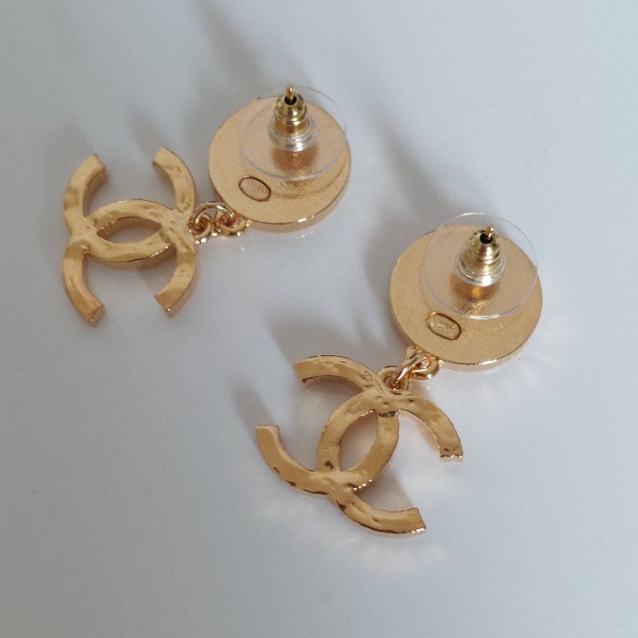 Chanel 24c🎀現品實拍 🎀金色熔岩圓雙C耳環👏9.8成新 未使用閒置品-37