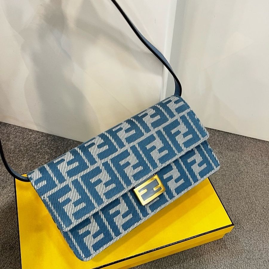 Fendi baguette 8M0498 ( Blue )-0
