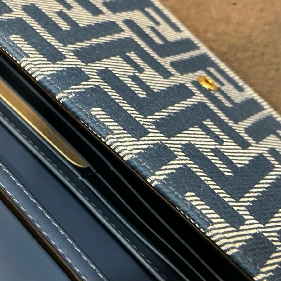 Fendi baguette 8M0498 ( Blue )-3