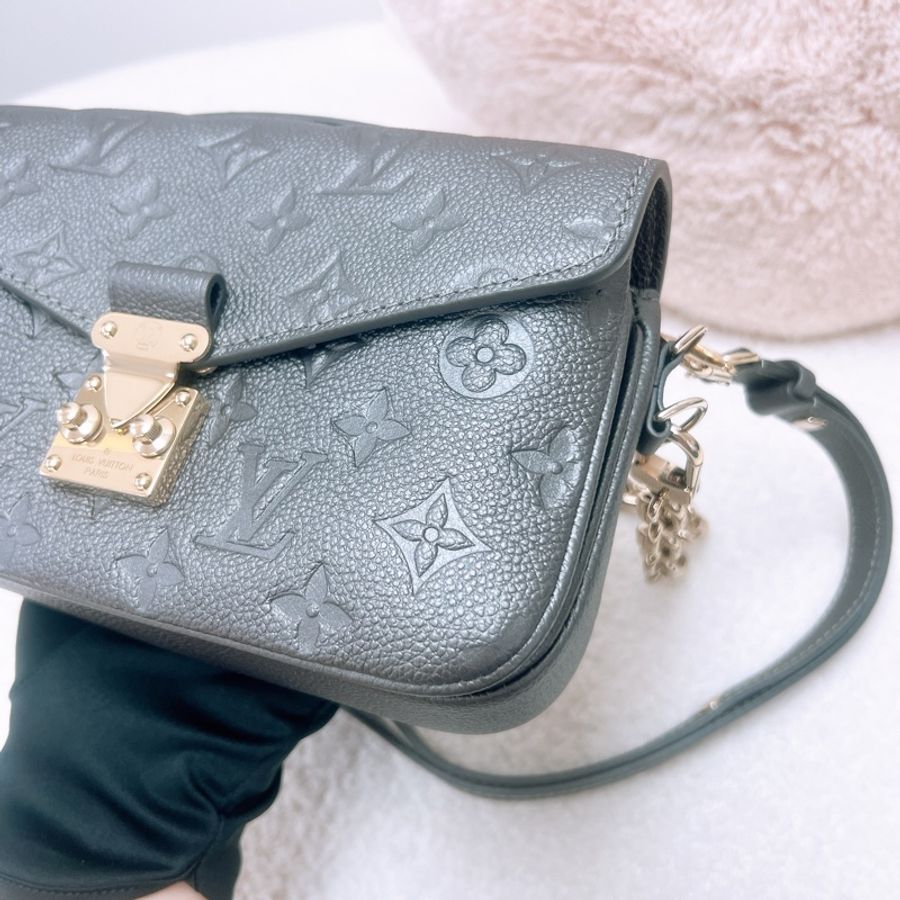 Lv metis pochette east west 灰銀橫版郵差包-3