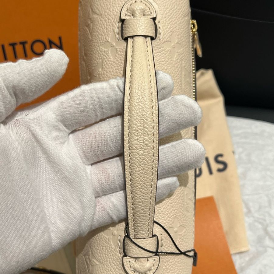 LV 奶油白色牛皮壓紋迷你小郵差包-2