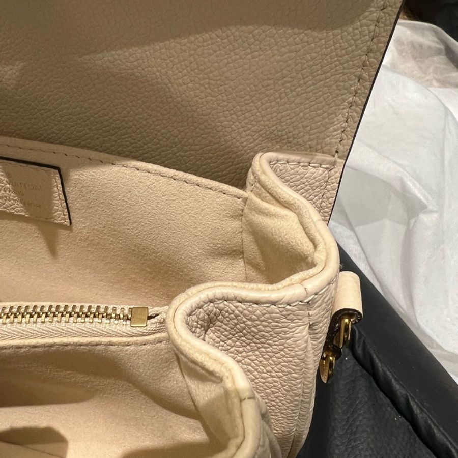 LV 奶油白色牛皮壓紋迷你小郵差包-14