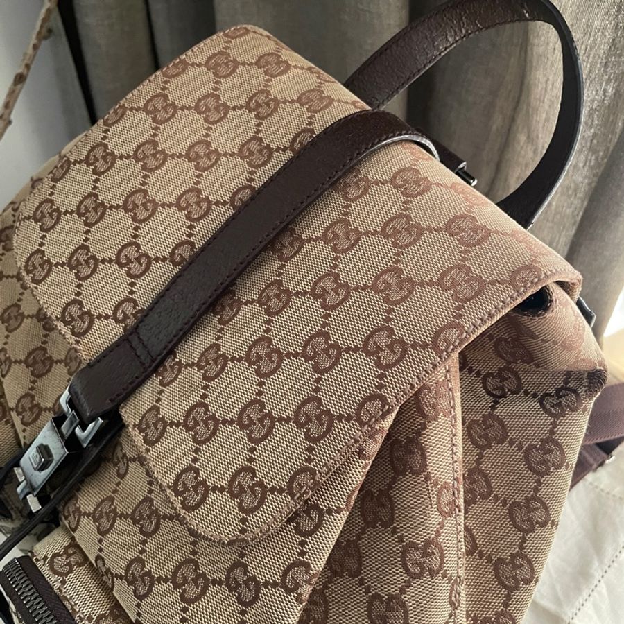 🍎優惠中🍎Gucci 經典GG老花後背包🎒 肩背包/雙肩包/旅行包/過夜包/水桶包/束口包 🎒側背/手提🎒正品🎒況不錯🎒男女皆適-14