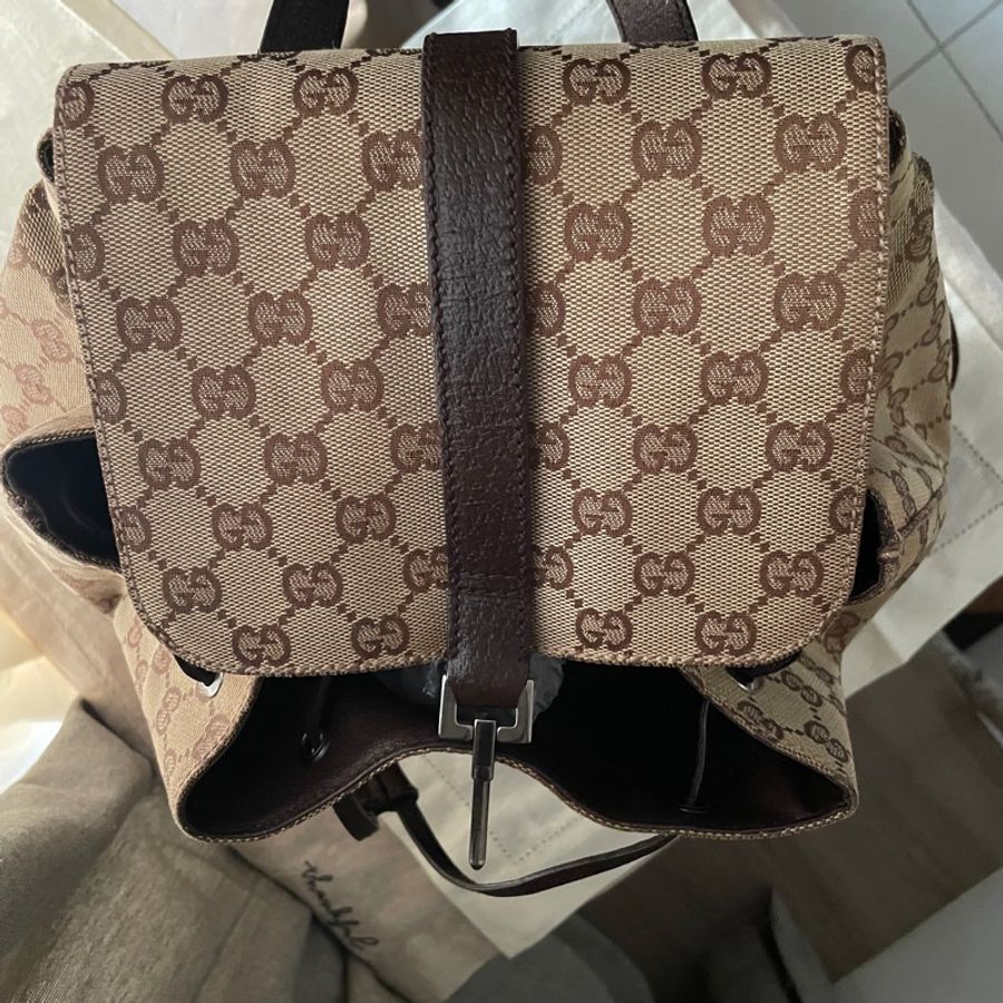 🍎優惠中🍎Gucci 經典GG老花後背包🎒 肩背包/雙肩包/旅行包/過夜包/水桶包/束口包 🎒側背/手提🎒正品🎒況不錯🎒男女皆適-18