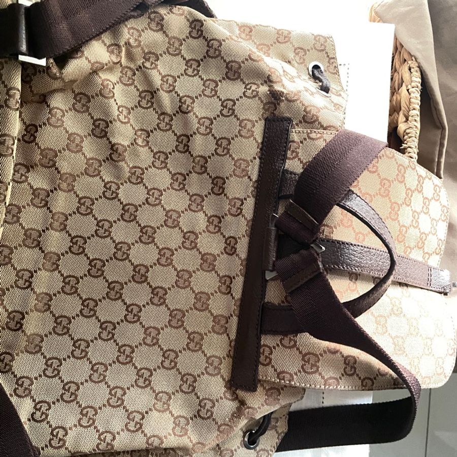 🍎優惠中🍎Gucci 經典GG老花後背包🎒 肩背包/雙肩包/旅行包/過夜包/水桶包/束口包 🎒側背/手提🎒正品🎒況不錯🎒男女皆適-19