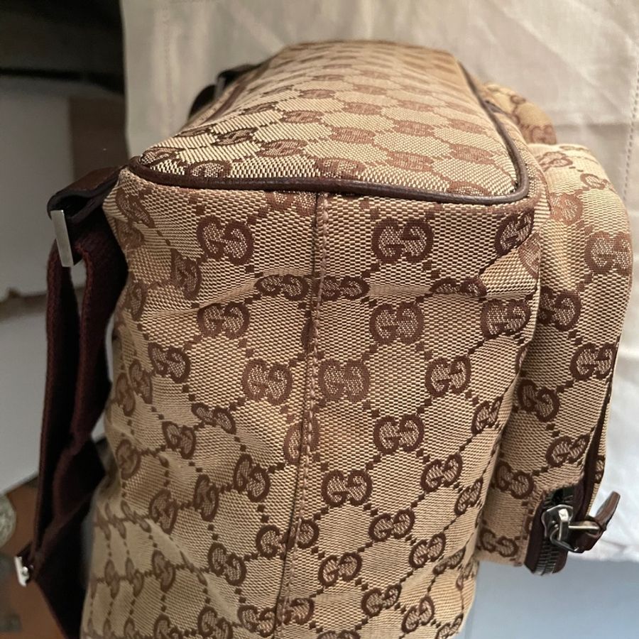 🍎優惠中🍎Gucci 經典GG老花後背包🎒 肩背包/雙肩包/旅行包/過夜包/水桶包/束口包 🎒側背/手提🎒正品🎒況不錯🎒男女皆適-22