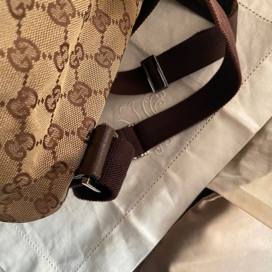 🍎優惠中🍎Gucci 經典GG老花後背包🎒 肩背包/雙肩包/旅行包/過夜包/水桶包/束口包 🎒側背/手提🎒正品🎒況不錯🎒男女皆適-28