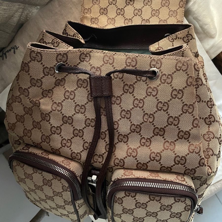 🍎優惠中🍎Gucci 經典GG老花後背包🎒 肩背包/雙肩包/旅行包/過夜包/水桶包/束口包 🎒側背/手提🎒正品🎒況不錯🎒男女皆適-29