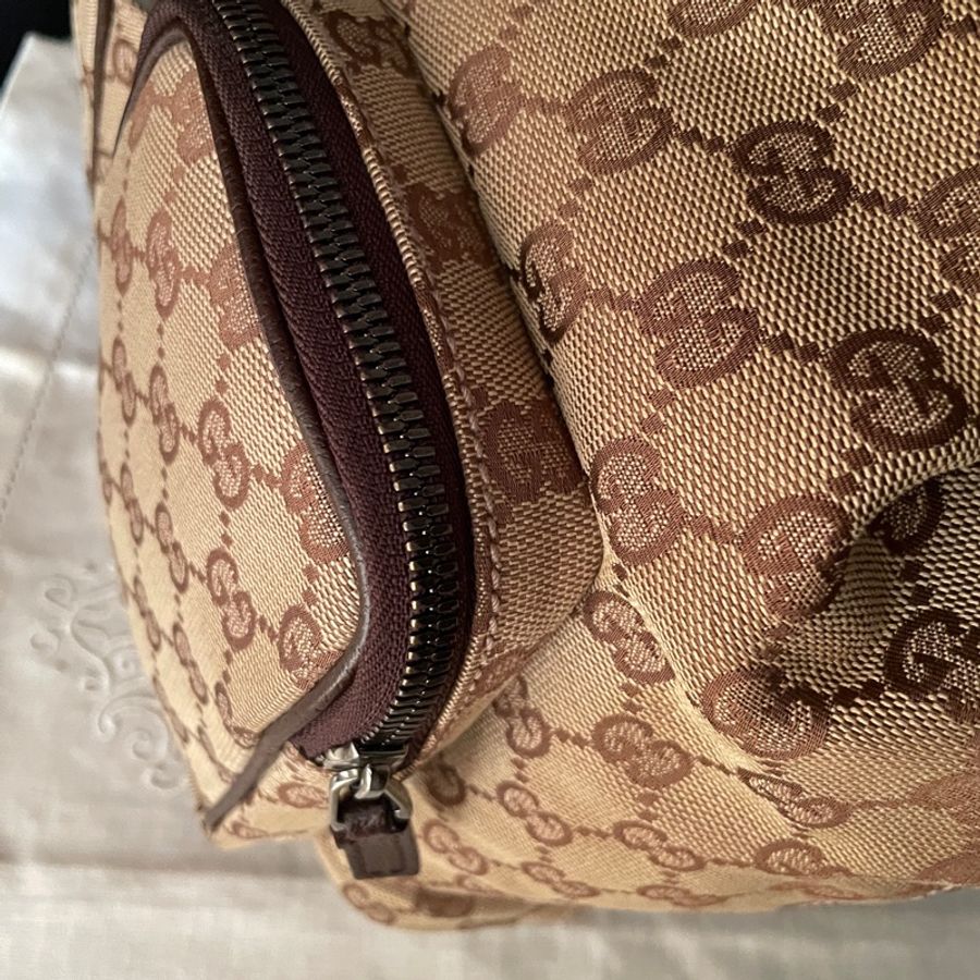 🍎優惠中🍎Gucci 經典GG老花後背包🎒 肩背包/雙肩包/旅行包/過夜包/水桶包/束口包 🎒側背/手提🎒正品🎒況不錯🎒男女皆適-33
