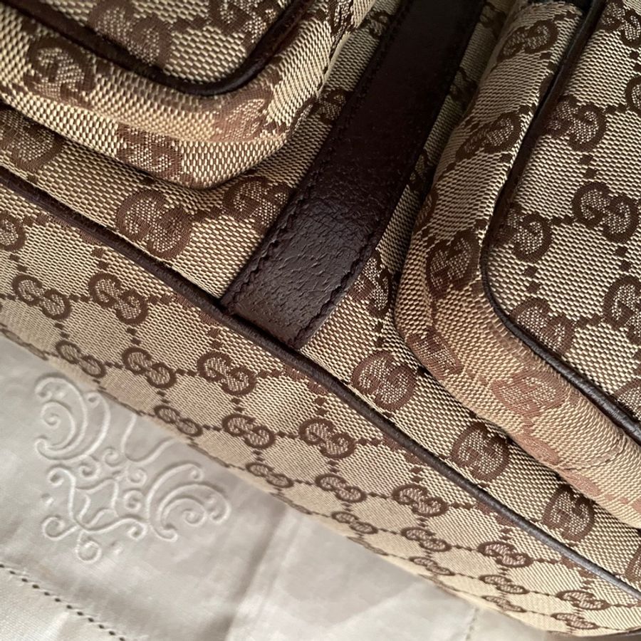 🍎優惠中🍎Gucci 經典GG老花後背包🎒 肩背包/雙肩包/旅行包/過夜包/水桶包/束口包 🎒側背/手提🎒正品🎒況不錯🎒男女皆適-35