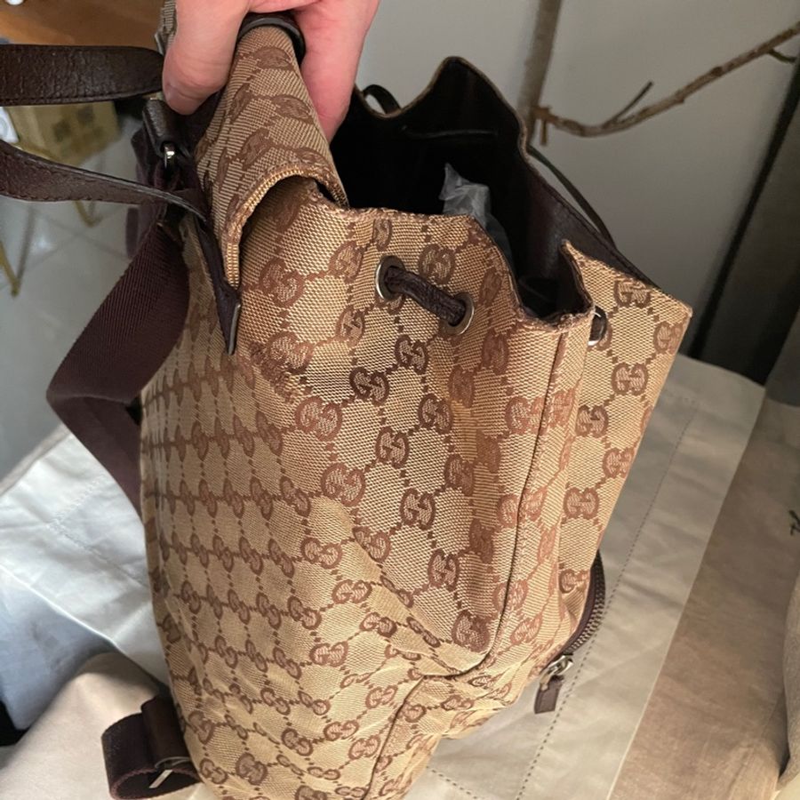 🍎優惠中🍎Gucci 經典GG老花後背包🎒 肩背包/雙肩包/旅行包/過夜包/水桶包/束口包 🎒側背/手提🎒正品🎒況不錯🎒男女皆適-46