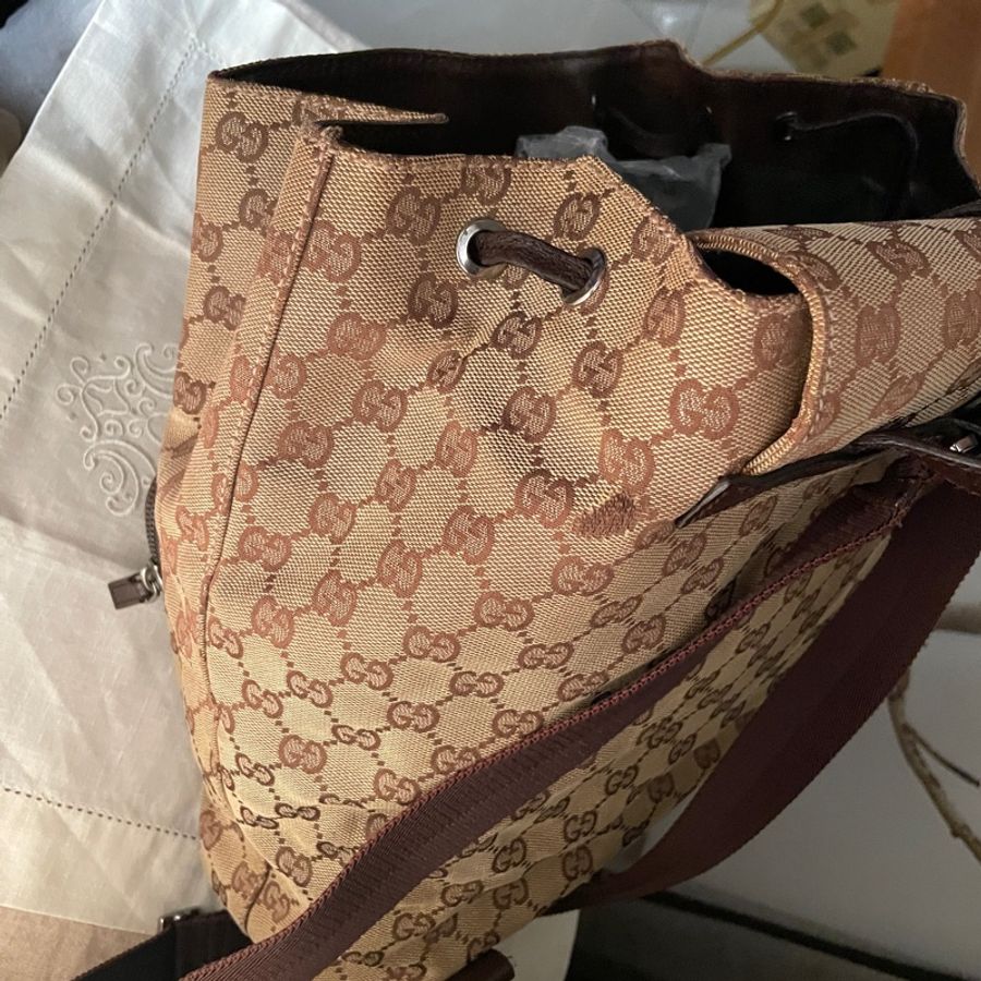 🍎優惠中🍎Gucci 經典GG老花後背包🎒 肩背包/雙肩包/旅行包/過夜包/水桶包/束口包 🎒側背/手提🎒正品🎒況不錯🎒男女皆適-47