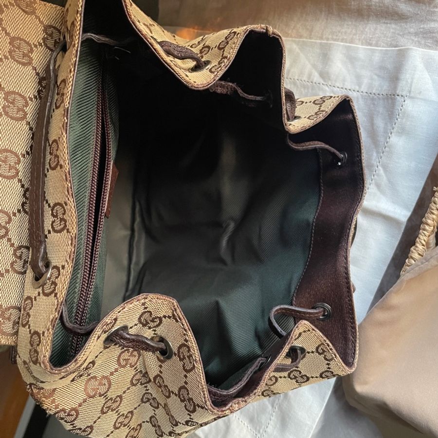 🍎優惠中🍎Gucci 經典GG老花後背包🎒 肩背包/雙肩包/旅行包/過夜包/水桶包/束口包 🎒側背/手提🎒正品🎒況不錯🎒男女皆適-48