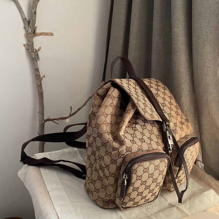 🍎優惠中🍎Gucci 經典GG老花後背包🎒 肩背包/雙肩包/旅行包/過夜包/水桶包/束口包 🎒側背/手提🎒正品🎒況不錯🎒男女皆適-61