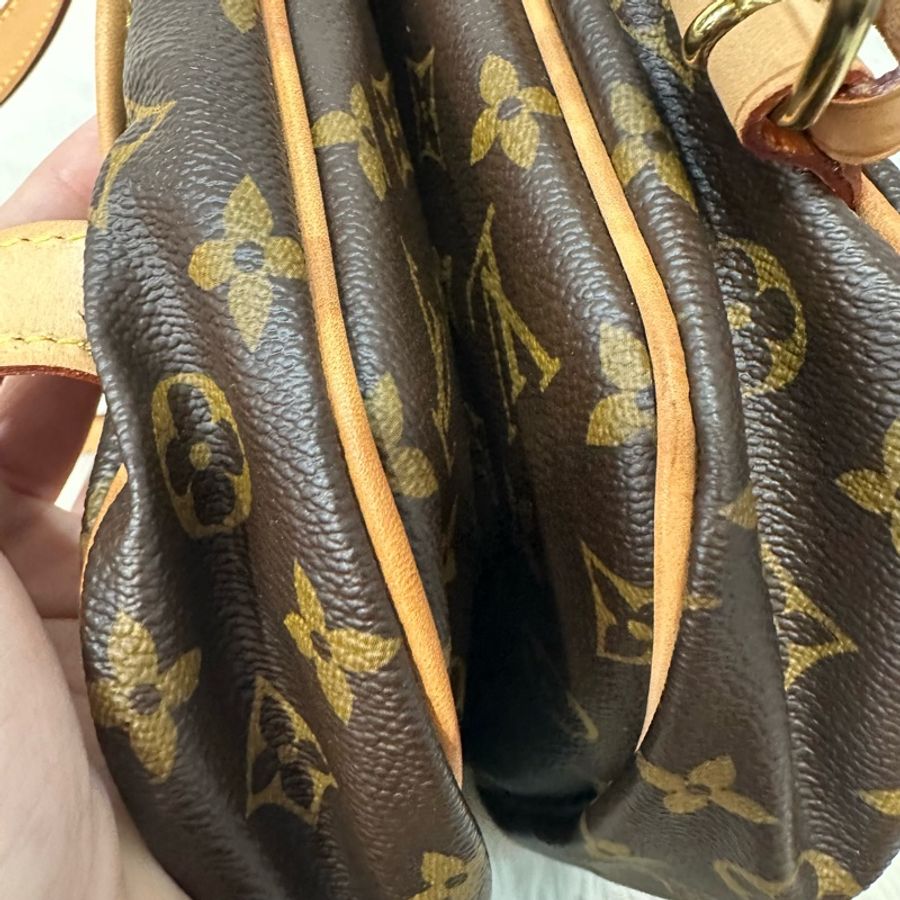 LV M42256 老花金釦雙層馬鞍包 斜背包-21