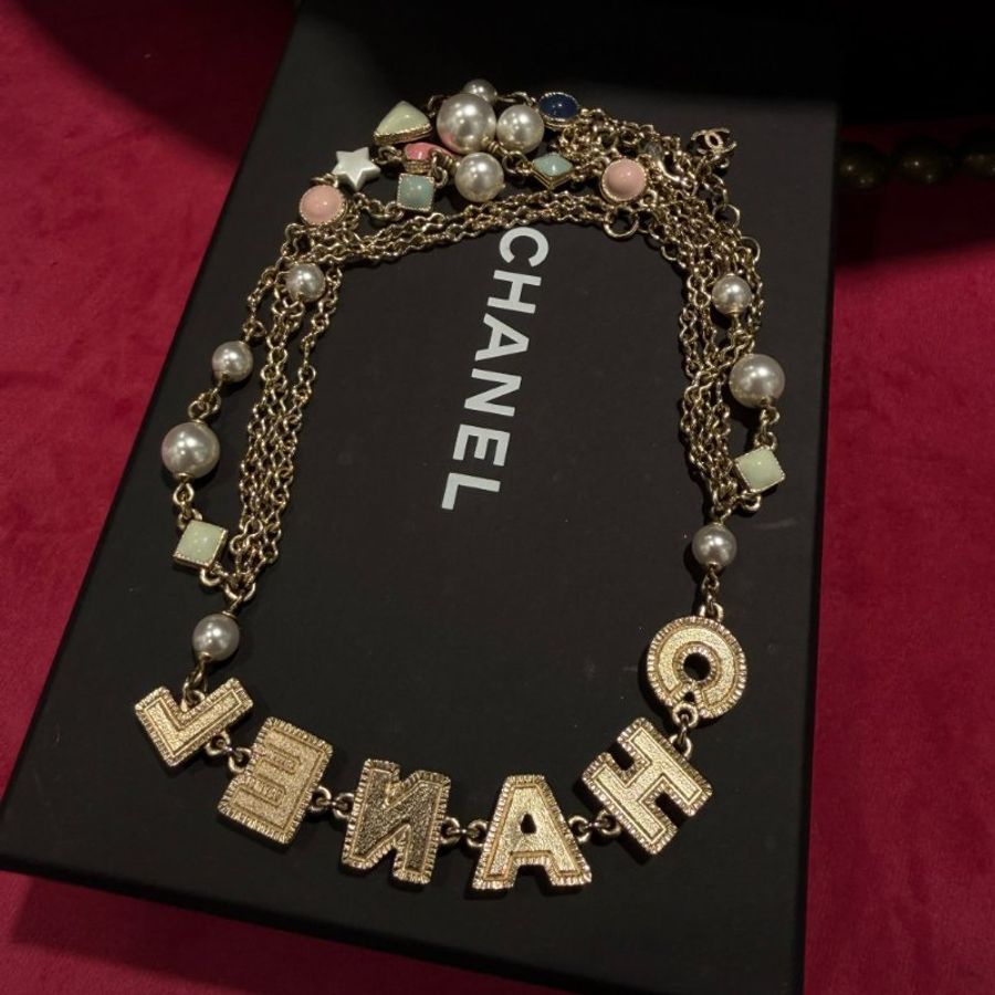 CHANEL 珍珠字母拼粉綠藍墜飾項鏈 淡金-2