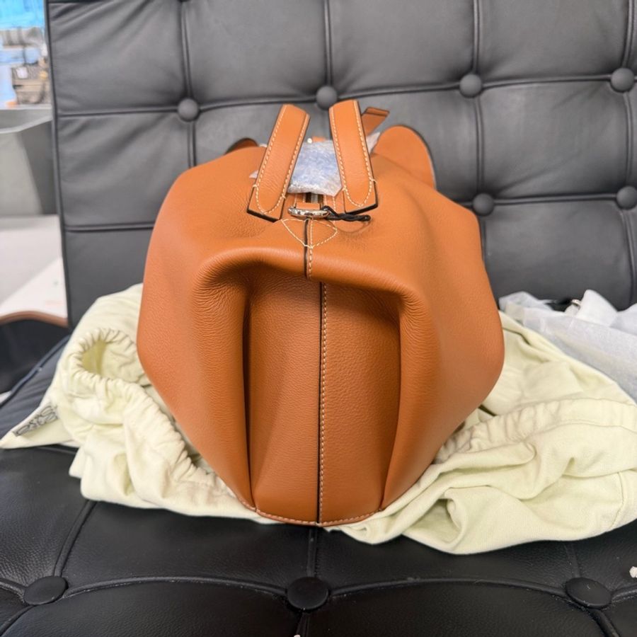 Loewe 大象斜挎包 約36x22x26-2