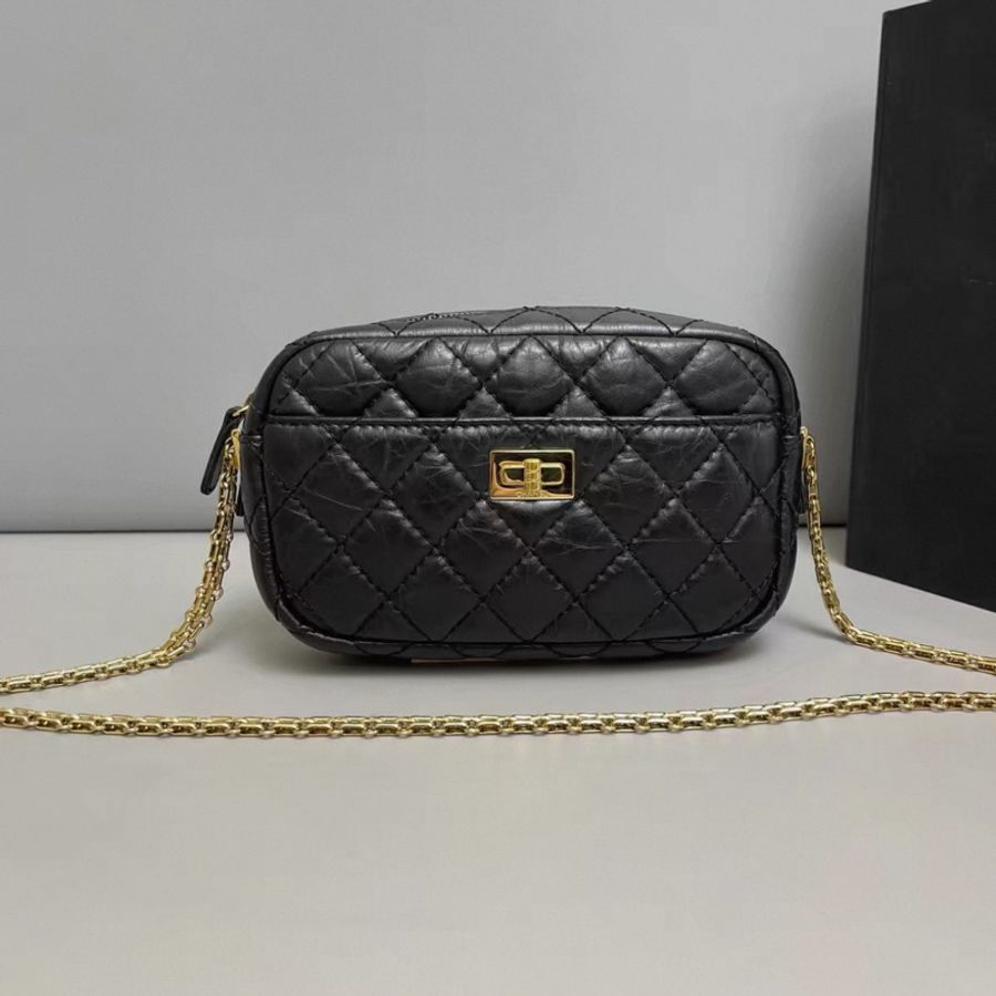 Chanel香奈兒2.55黑金油蠟牛皮相機包-0