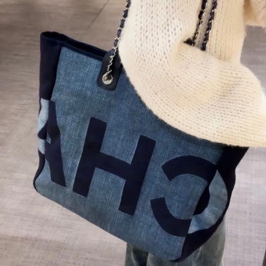 Chanel 超大字母 塗鴉 沙灘包38*30cm  95新 配件保卡 塵袋-0