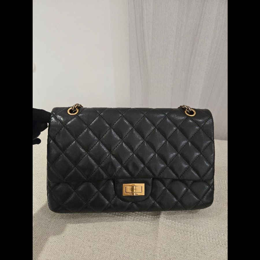 香奈兒 Chanel 2.55 Reissue 黃金尺寸 黑色金方扣羊皮鍊條包 肩背包 斜背包-9