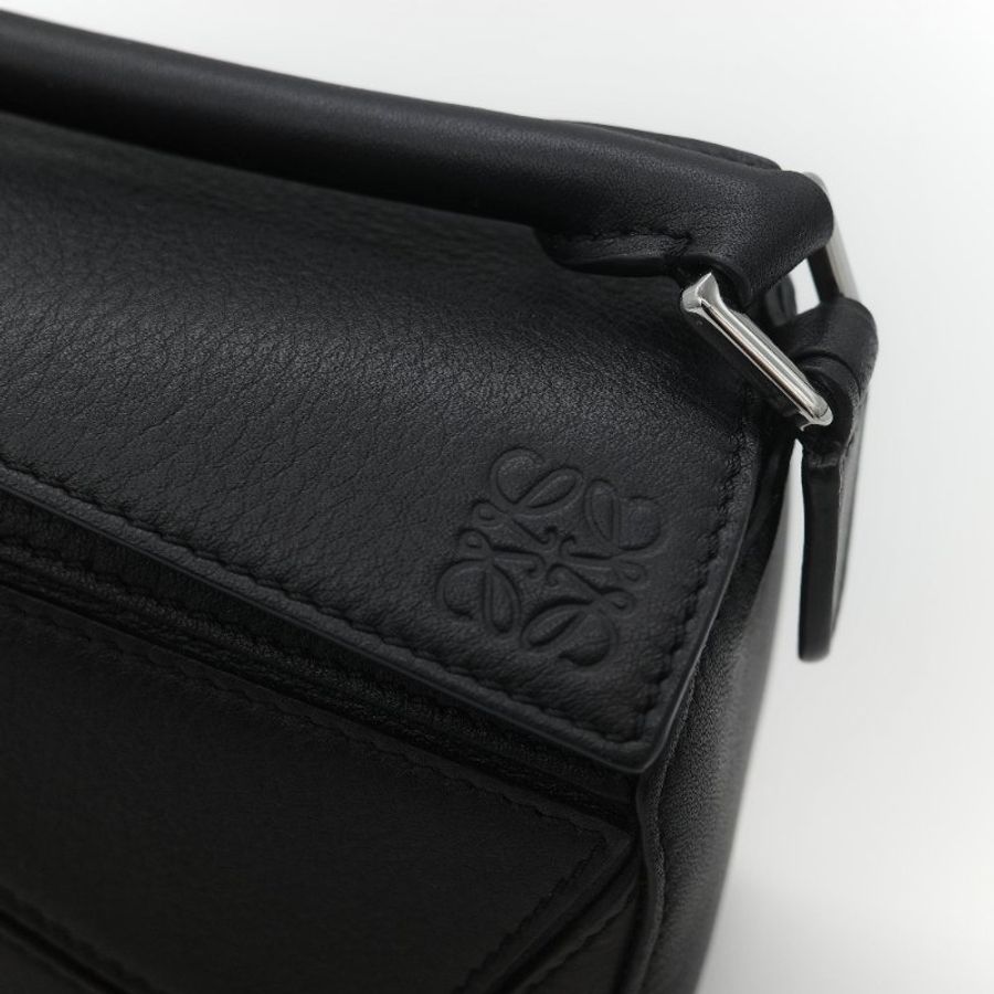 Loewe 羅威 Puzzle 黑色經典 小牛皮 迷你型 幾何 肩背包 斜挎包 拼圖包-12