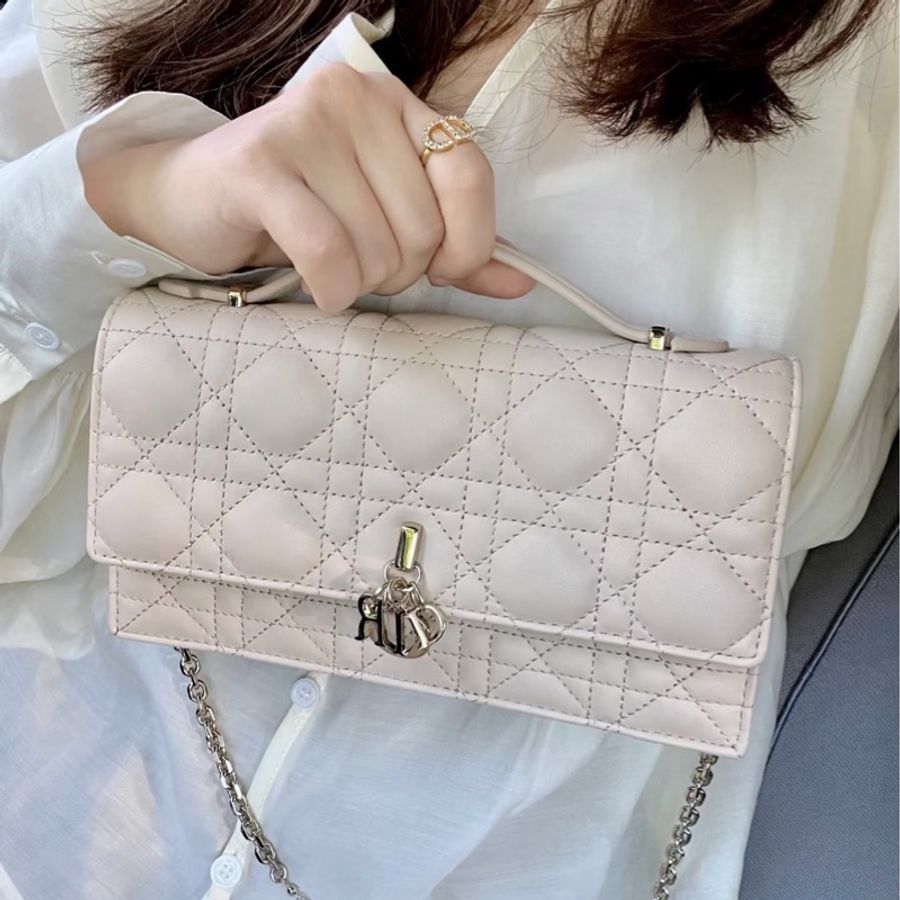 9新閒置🈶購證 #白雪公主 Miss Dior奶白色Woc鏈帶斜挎包-2