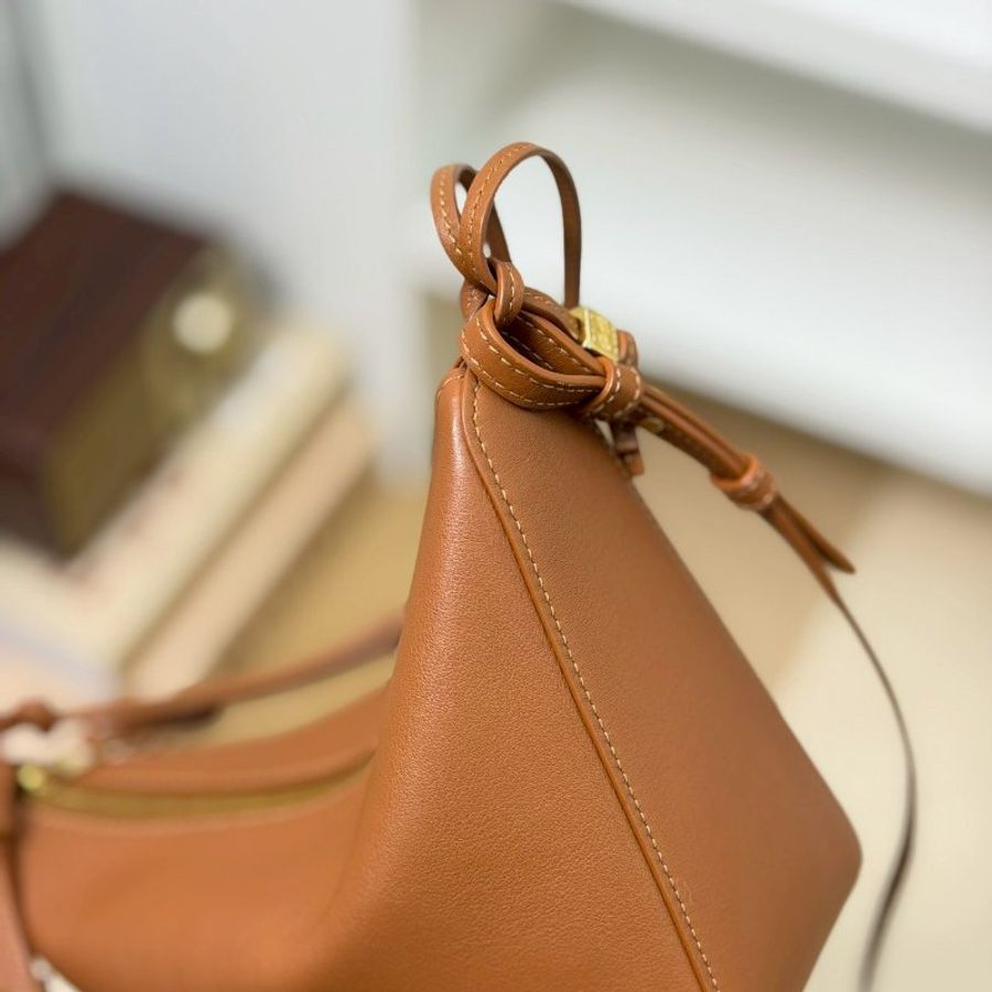 （稀有補貨✨超熱門！）🏷Loewe 羅意威．Mini Hammock Hobo-10