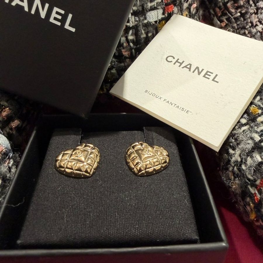 CHANEL 格紋愛心耳環金色-2
