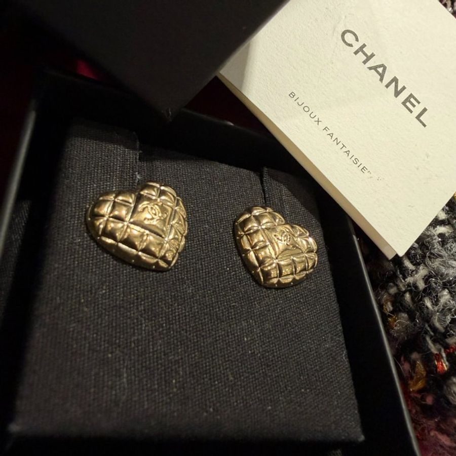 CHANEL 格紋愛心耳環金色-5