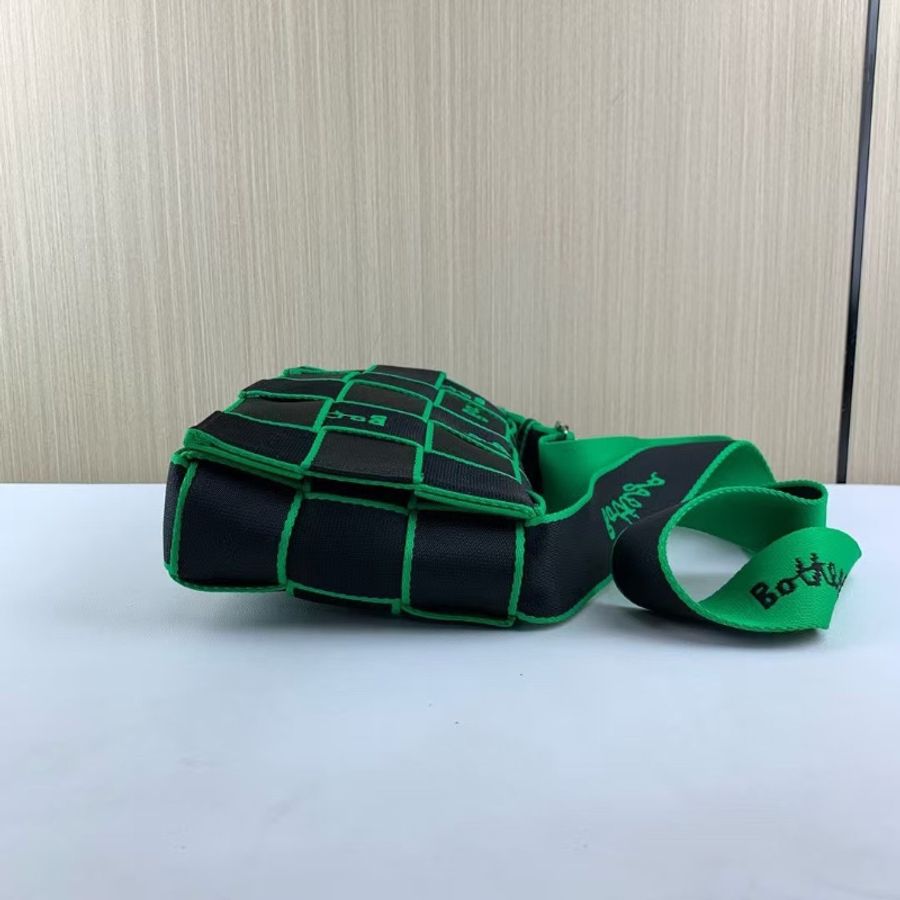 Bottega Veneta 23SS徽標刺繡15格豆腐斜背包25*15*5  98新配件塵袋-3