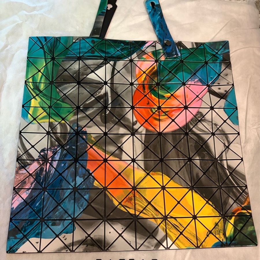 三宅一生 Issey Miyake Bao Bao 包 8*8-0