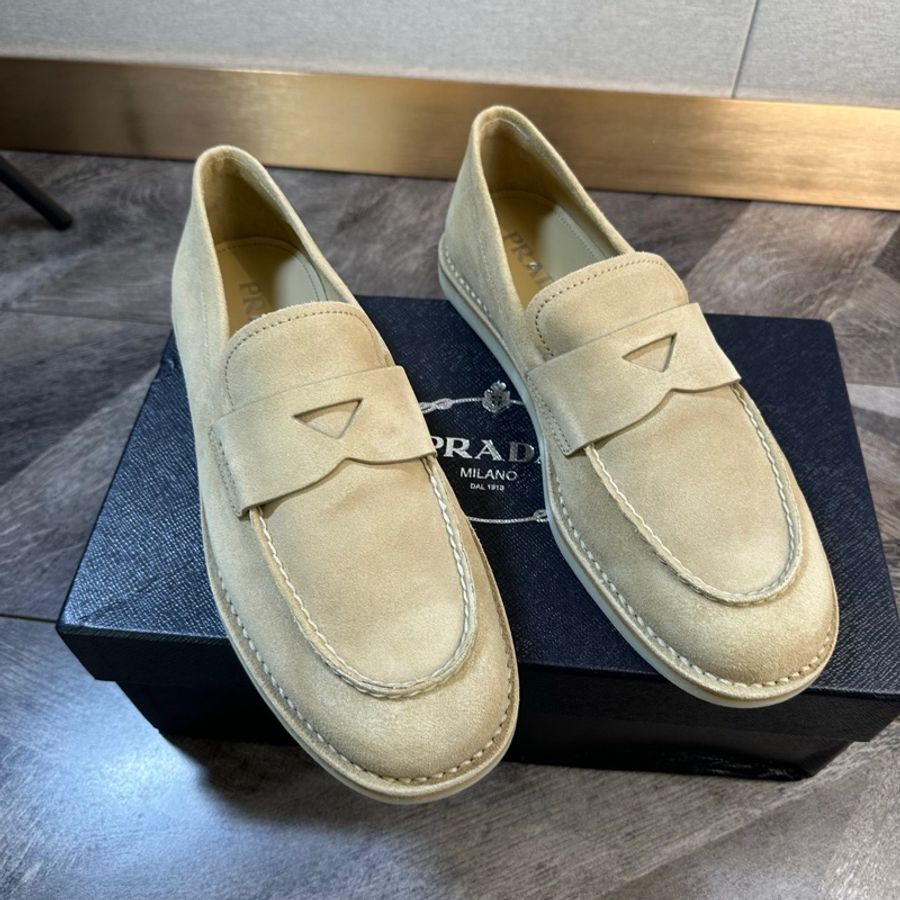 闲置新未使用 Prada 普拉達 42.5碼麂皮樂福鞋 休閒鞋 老錢風 百搭大氣 型男必備 男款 駝色 超值-1
