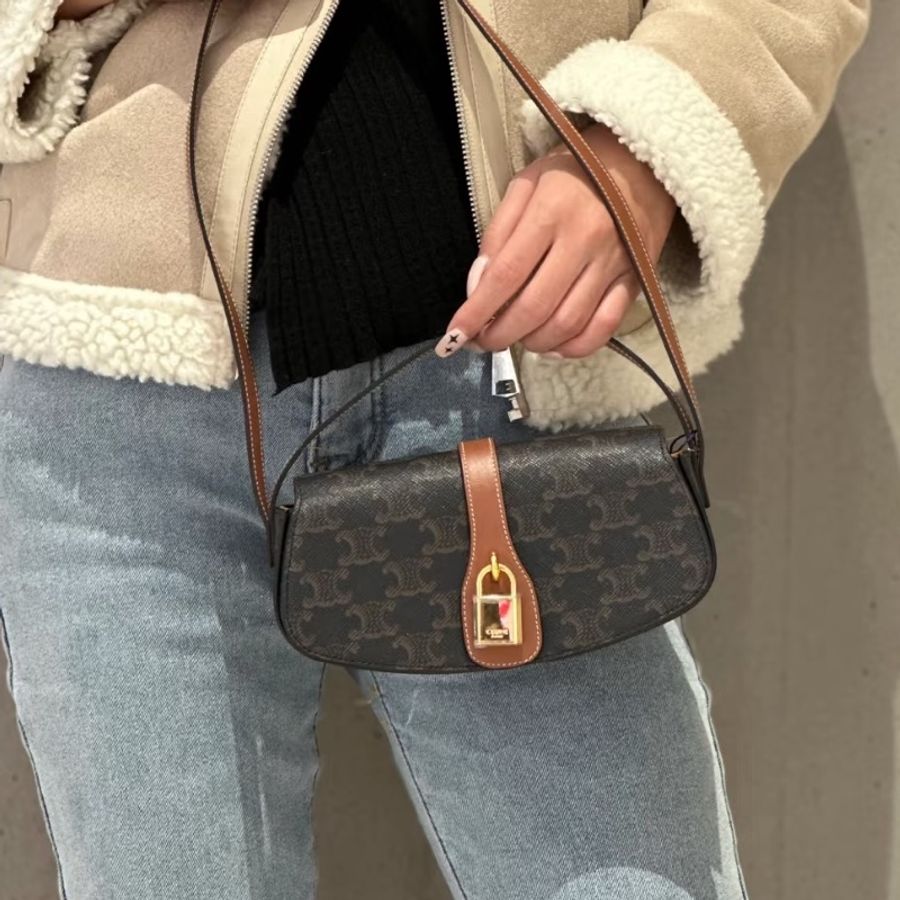 Lisa同款💯時尚感🈵Celine賽琳經典凱旋門老花tabou鎖頭包手提單肩腋下包-3