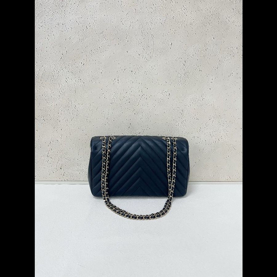 Chanel flap bag chevron-1