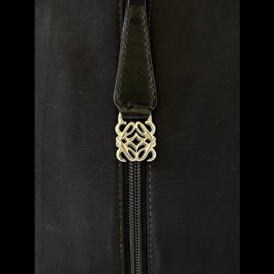 【LA LUNE】稀有中古包 Loewe Velazquez 黑色銀雕刻扣拼皮流浪包 側背包 單肩包 二手包-8
