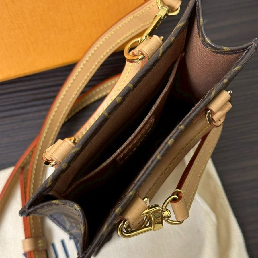 💎Han's house精品服飾💎LOUIS VUITTON LV M69442 PETIT SAC PLAT 小琴譜包-1