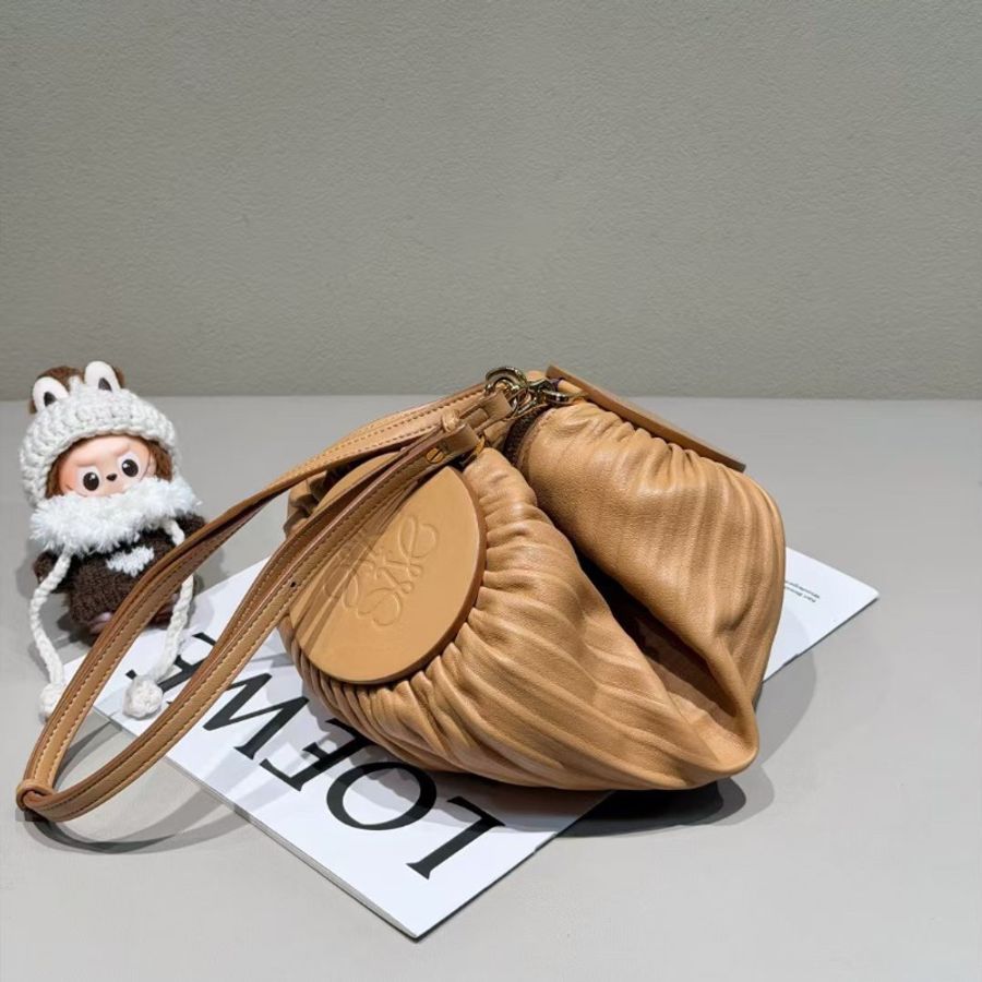 Loewe 暖沙色肩背包26.5*8.5*8.5 99新配件塵袋-4