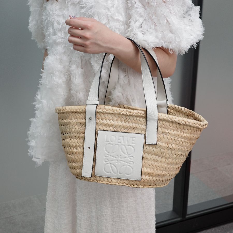 Loewe 羅威 Basket 原色棕櫚葉 白色小牛皮拼接中型編織托特包 |草編包 藤編包 編織包 渡假包-1