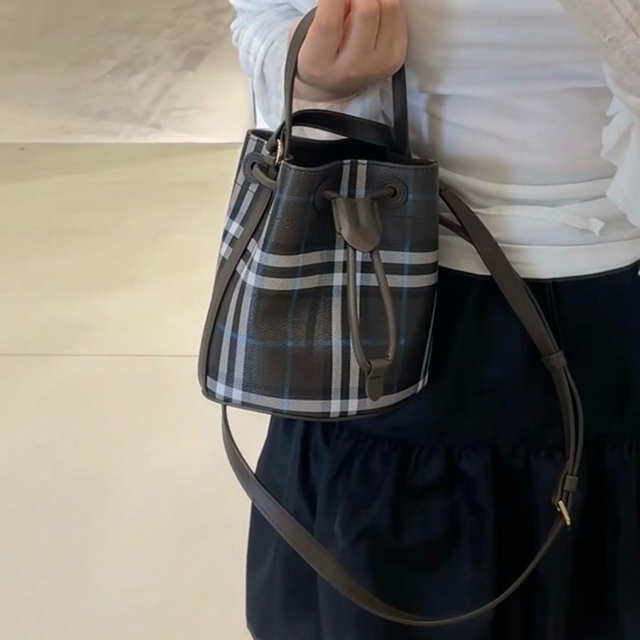 Burberry bucket ( Grey )-4
