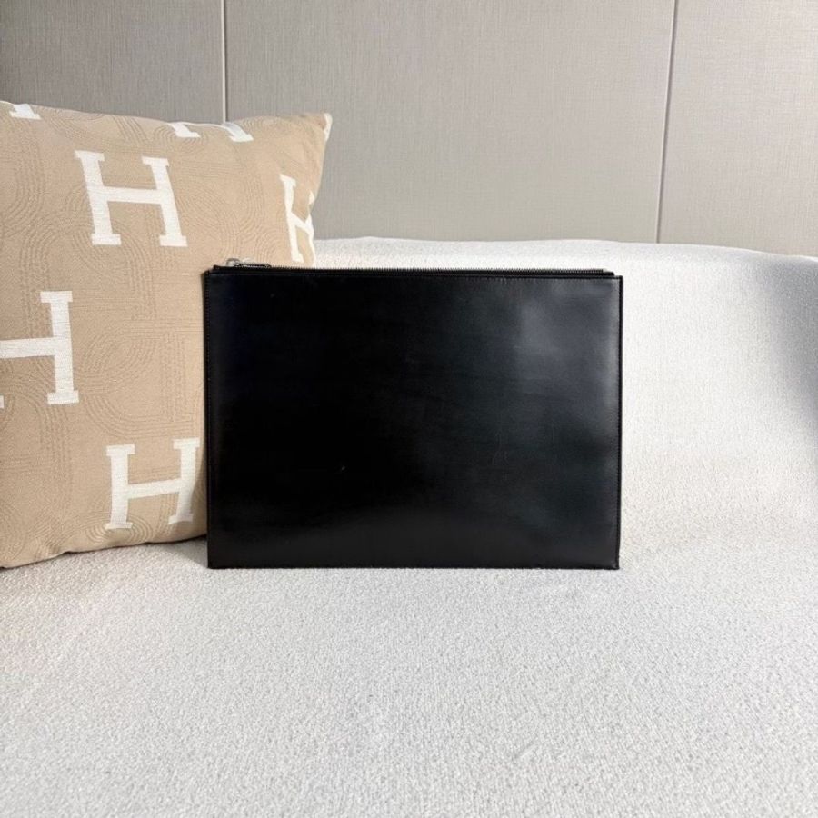 YSL黑色全皮手拿包35*26 9新 配件塵袋-3
