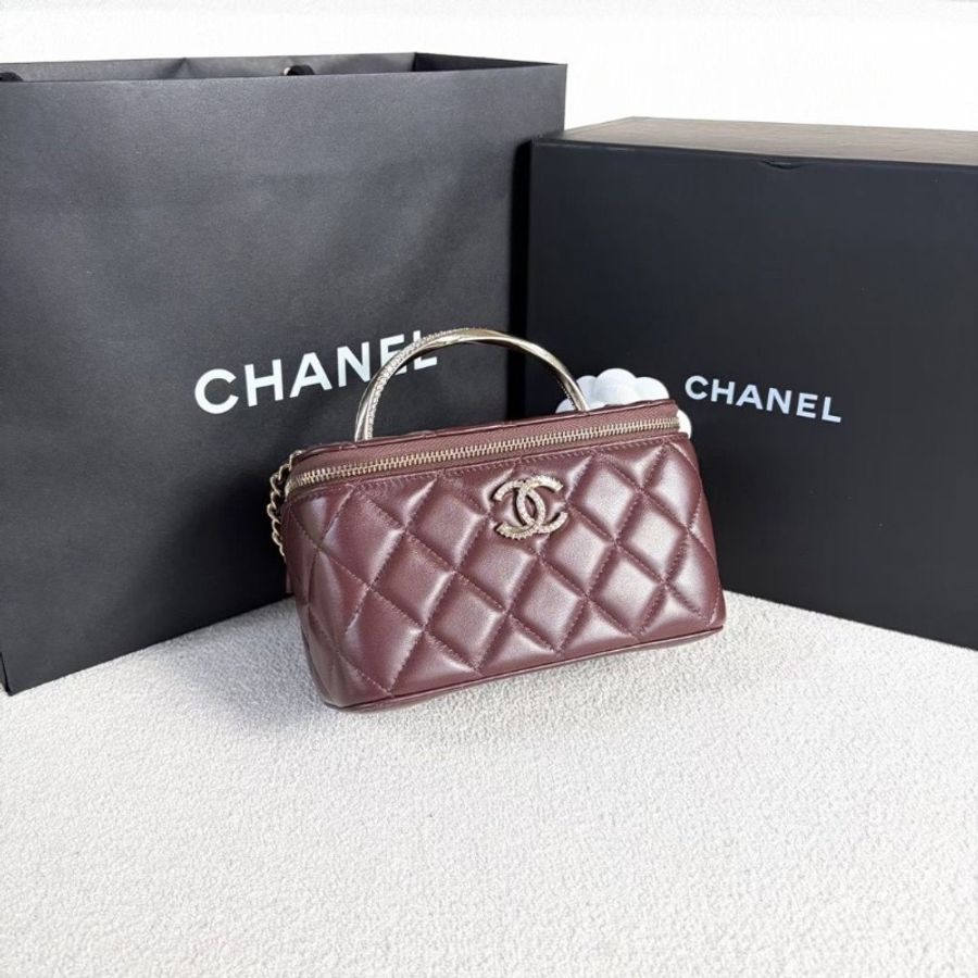Chanel 水鑽手柄盒子化妝包 新標款 酒紅色 金扣 羊皮16*10*8 95新 配件盒子 說明書 塵袋-4