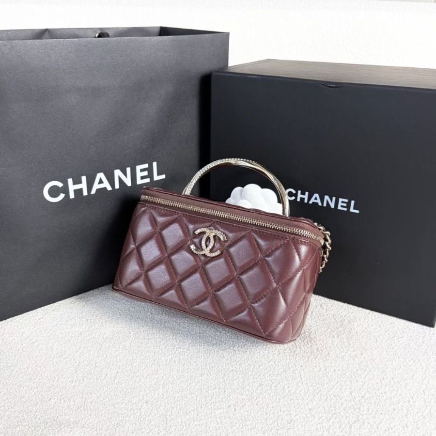 Chanel 水鑽手柄盒子化妝包 新標款 酒紅色 金扣 羊皮16*10*8 95新 配件盒子 說明書 塵袋-6