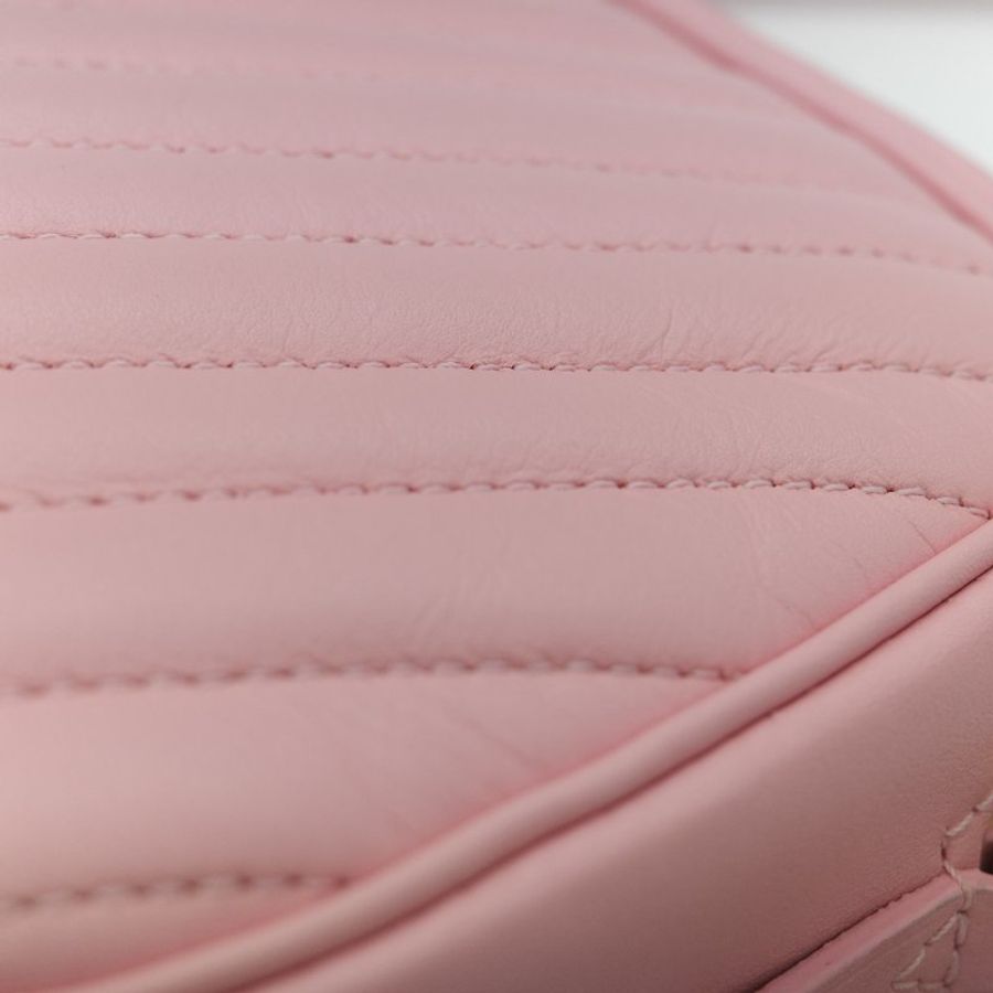 Louis Vuitton 路易威登 New Wave 櫻花粉 絎縫小牛皮 立體波浪紋拉鍊 斜背相機包-15