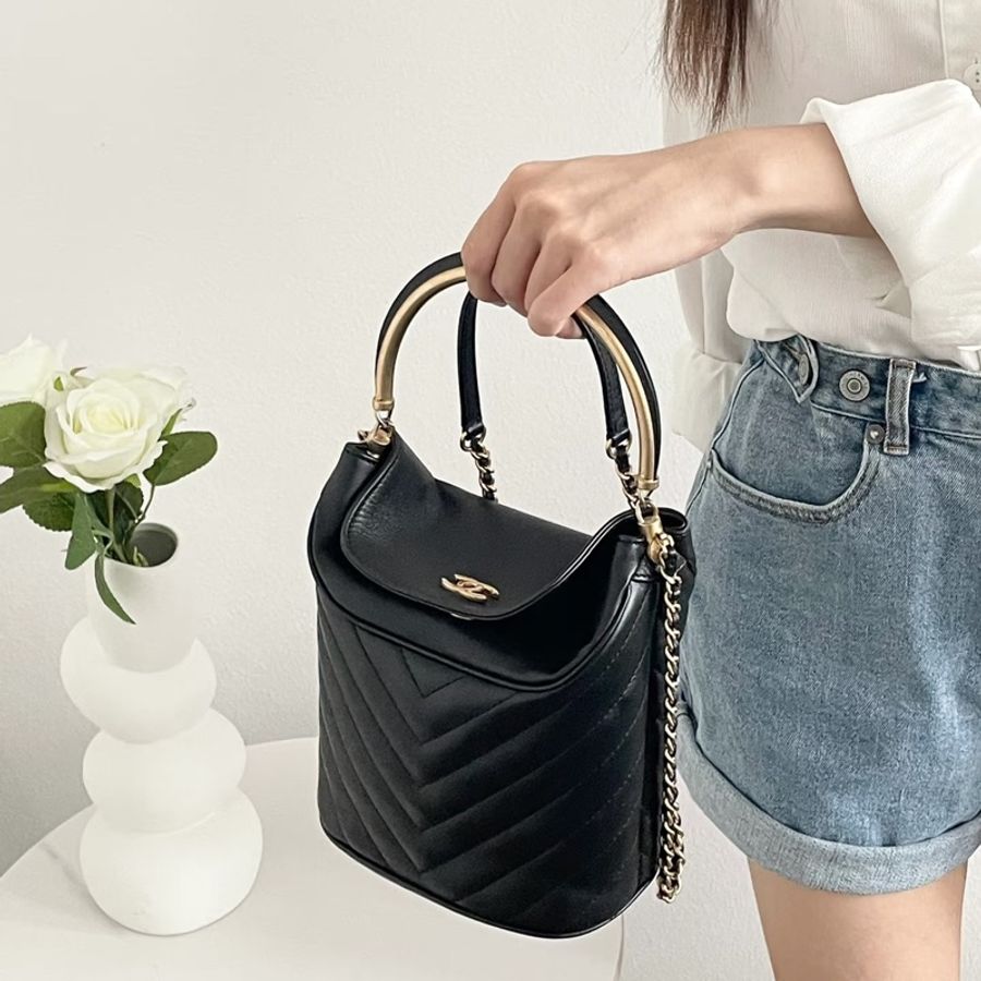 ✨Chanel 稀有漢堡系列 V紋水桶包 98新🖤-1