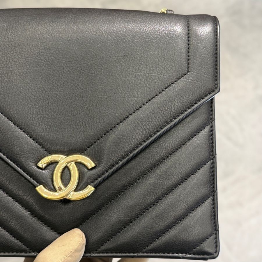 Chanel香奈兒黑金V紋cf斜挎包信封包,27開有保卡,尺寸21×18×7cm-7